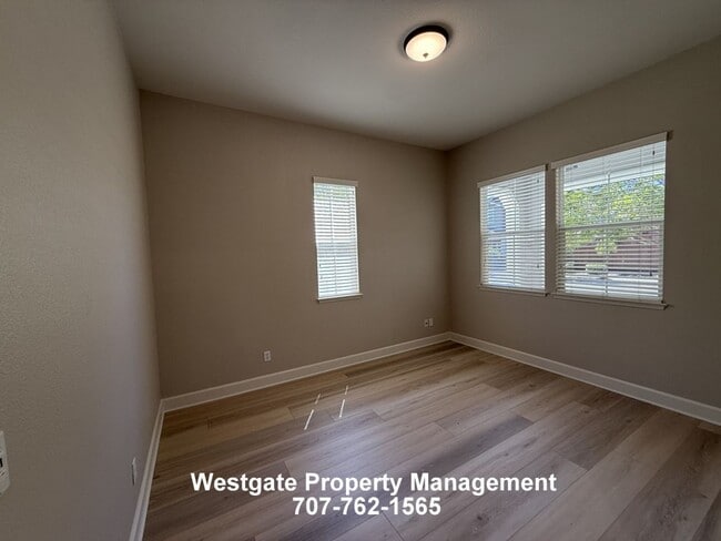 Building Photo - 1708 Southridge Dr