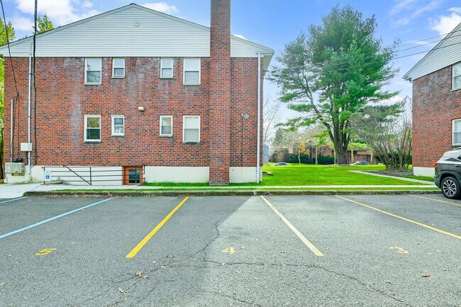 Building Photo - 237 N Middletown Rd