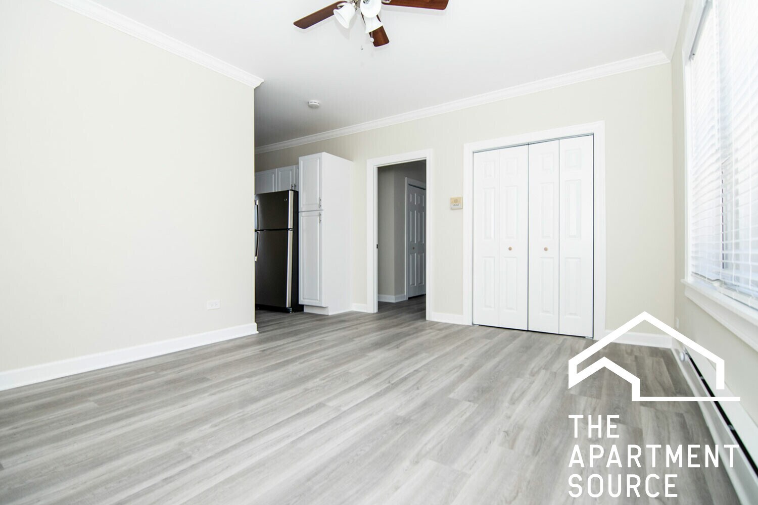 Building Photo - 648.5 W Roscoe St