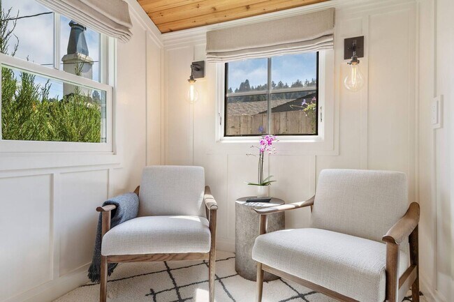 Building Photo - High end, fully furnished (or unfurnished) pair of cottages in Downtown Mill Valley! PROGRESSIVE