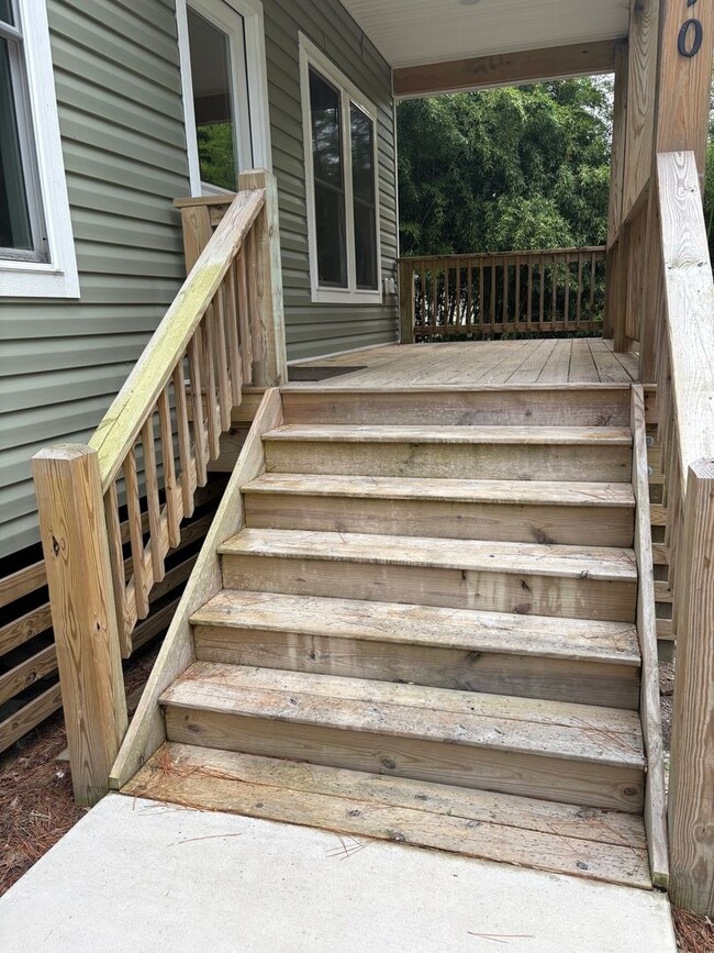 Building Photo - 3 Bedroom 2 Bath Home in Manteo $2200/mo