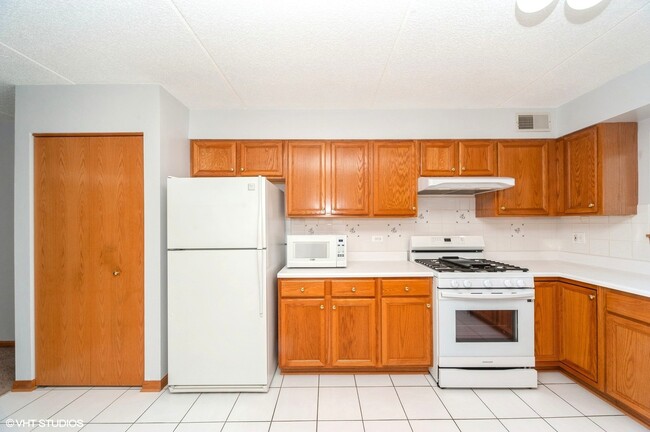 Building Photo - 8710 W Evelyn Ln