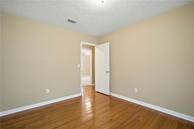 Building Photo - 3045 Wildflower Ln SW