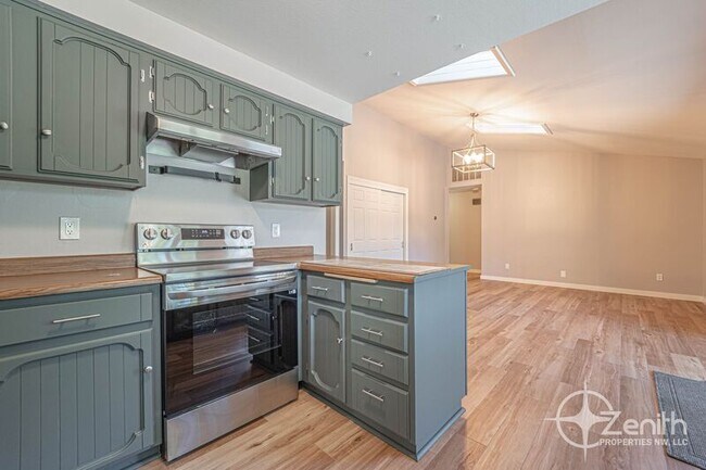 Building Photo - 1701 SE 123rd Ave