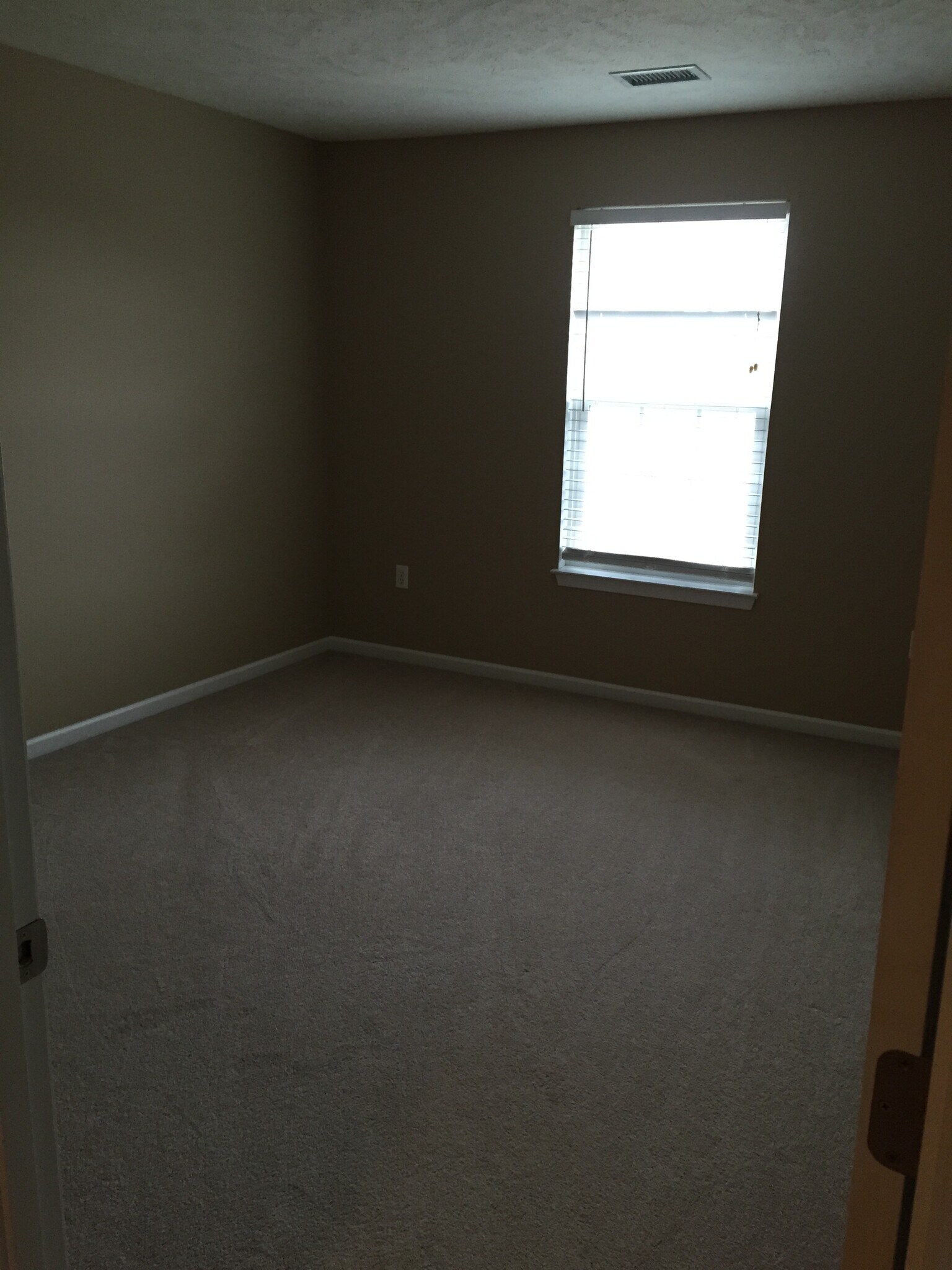 Building Photo - 214 Southern Valley Ct