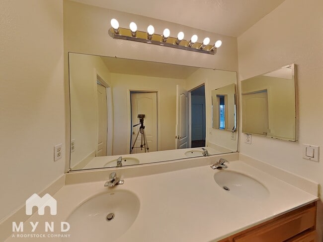 Building Photo - 133 Orchard Park Pl