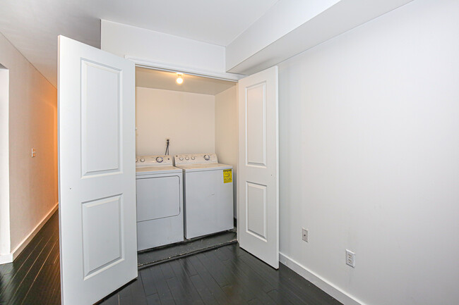 Primary Photo - 1312 Putnam Ave