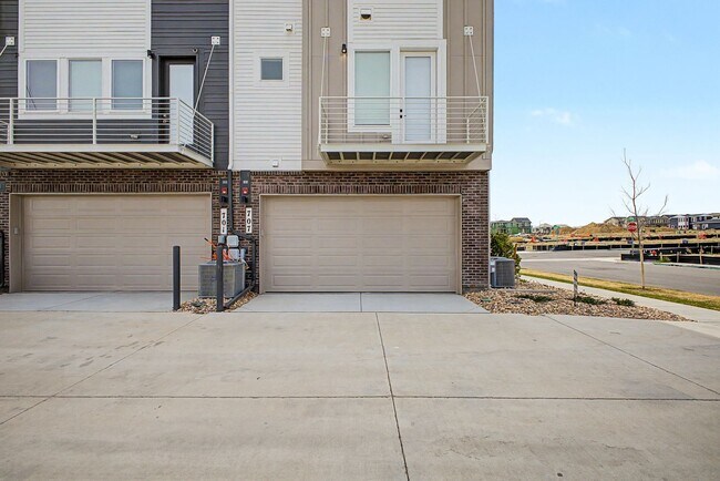 Building Photo - 707 Saddle Dr