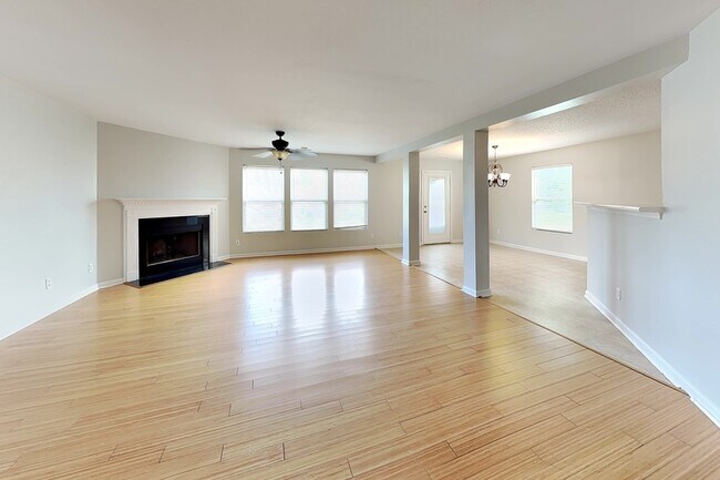 Building Photo - 7030 Maple Park Ln