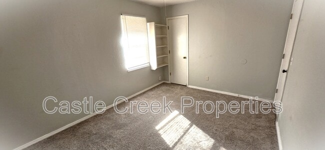 Building Photo - 20 E 12th St