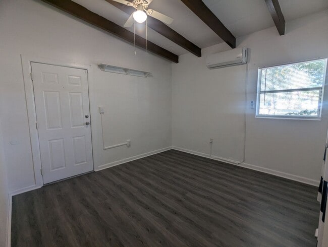 Building Photo - Charming and Spacious 3-Bedroom Home for Rent, furbabies are Welcome!