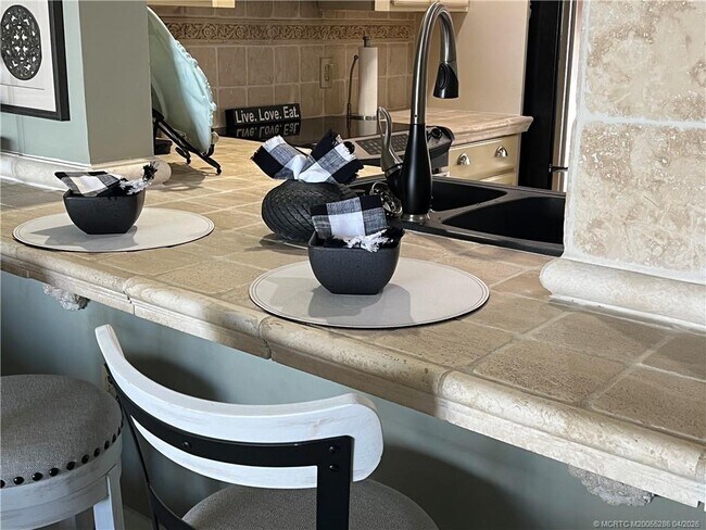 Building Photo - 1950 SW Palm City Rd