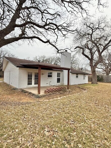 Building Photo - 719 Koen Ln