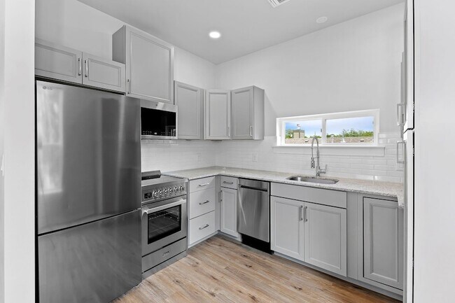 Building Photo - 100 Bryson Bend