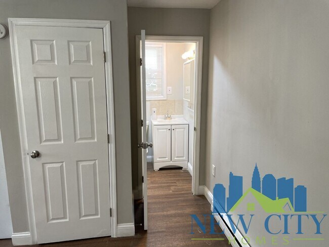 Building Photo - Private Studio Apartment