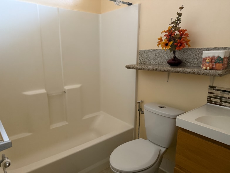 Building Photo - 2 Horst Ave