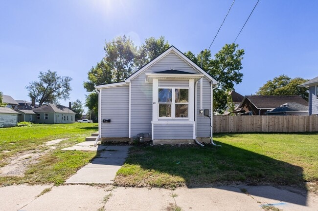 Building Photo - Bright and Inviting 2 Bed/2 Bath House!