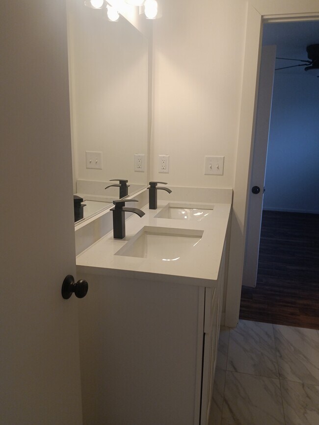 Building Photo - 6245 Margray Dr