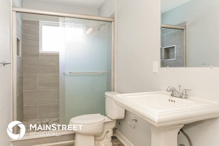 Building Photo - 165 Tiki Dr