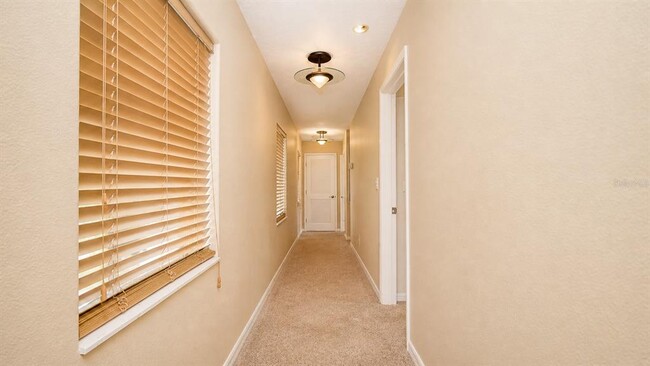 Building Photo - 357 Fairway Pointe Cir