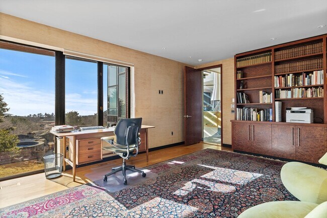 Building Photo - 370 Summer St