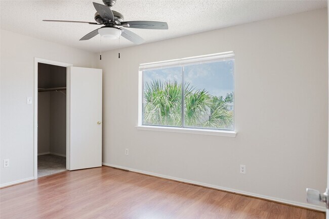 Building Photo - 2637 Austin Dr