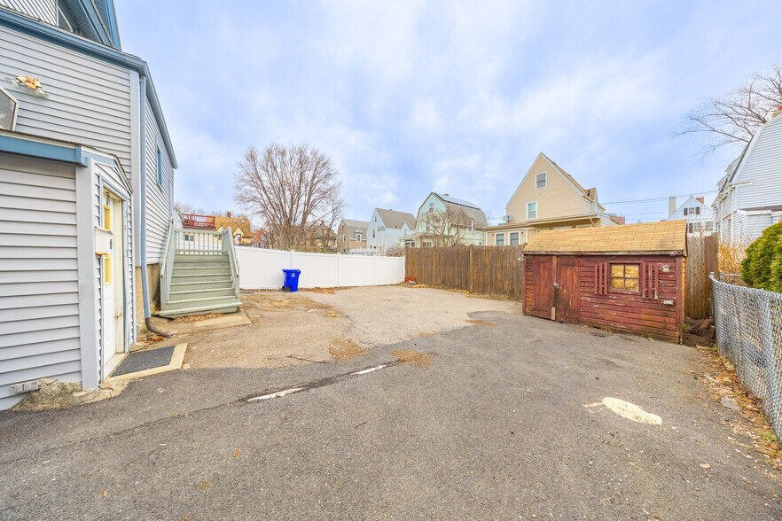 Building Photo - 31 Seattle St