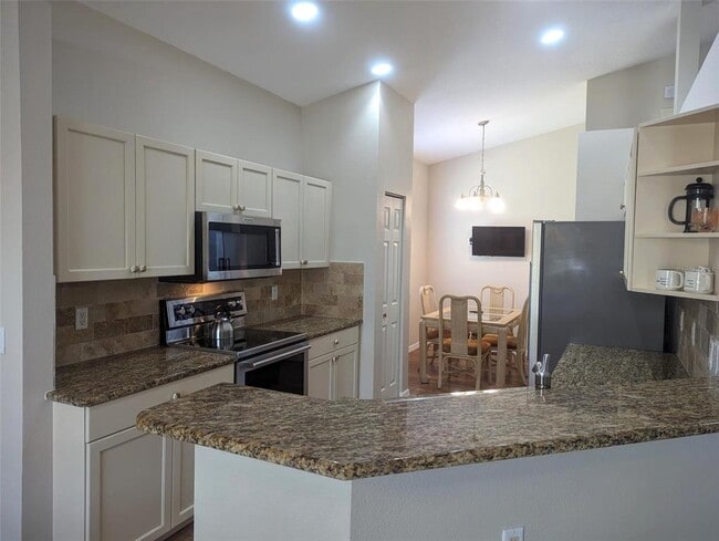 Building Photo - 4115 63rd Terrace E