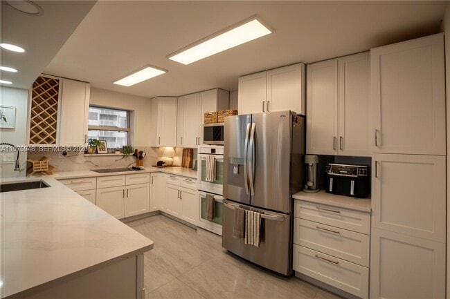 Building Photo - 2750 NE 183rd St