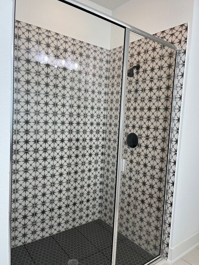 Building Photo - Beautiful 4/3 WITH PRIVATE POOL in Travisso