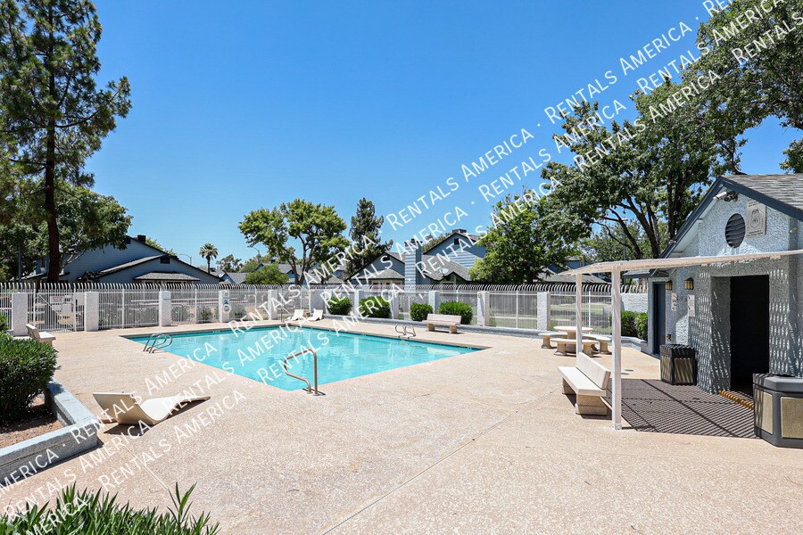 Building Photo - 10100 N 89th Ave