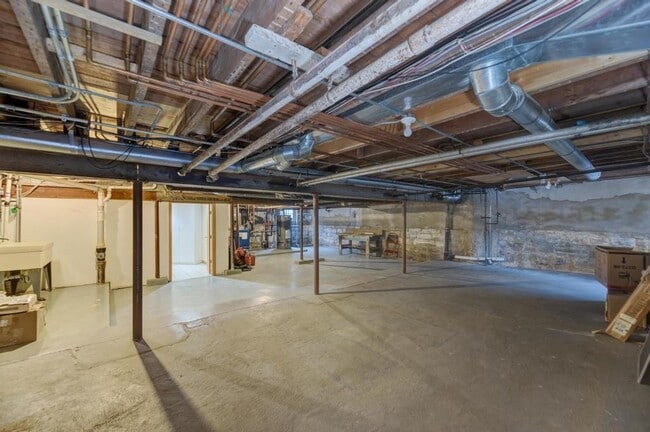 Building Photo - 1499 Sheridan Rd