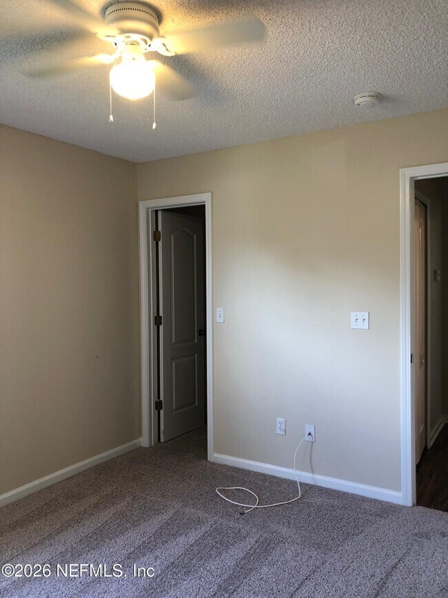Building Photo - 6902 Southern Oaks Dr W