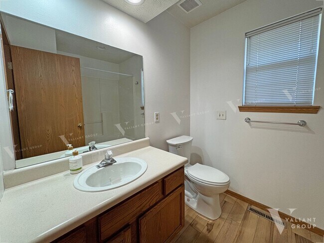 Building Photo - Spacious 3-Bedroom, 2-Bath in Sequiota Nei...
