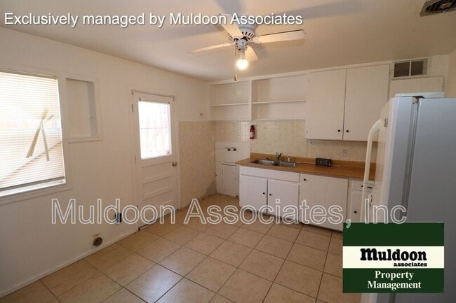 Building Photo - 2561 Camellia St