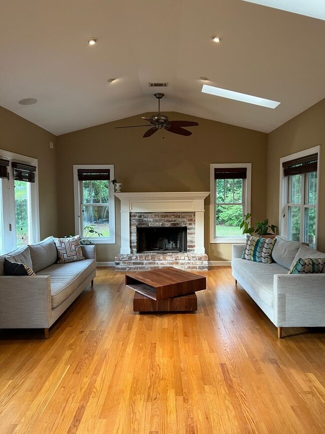 Building Photo - Four Bedroom Ranch St Home in Abercorn Heights - Lamara Heights District