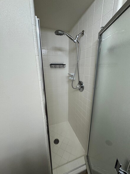 Building Photo - 800 Gatewood Dr
