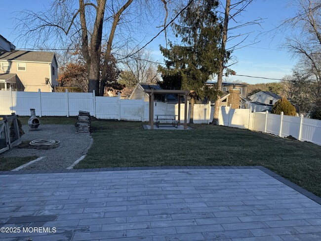 Building Photo - 28 Irongate Ln