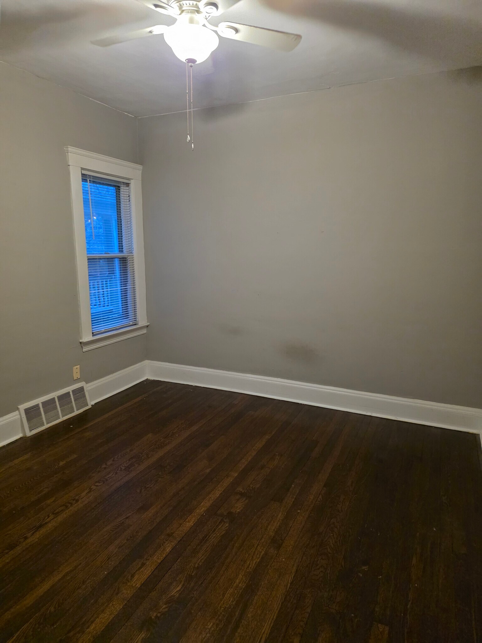 Building Photo - 1321 W 110th St