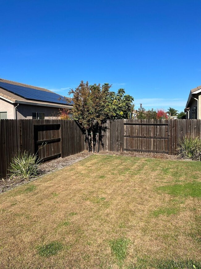 Building Photo - 5536 Summer Land Dr
