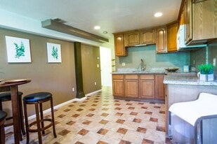 Building Photo - 517 Hanover St