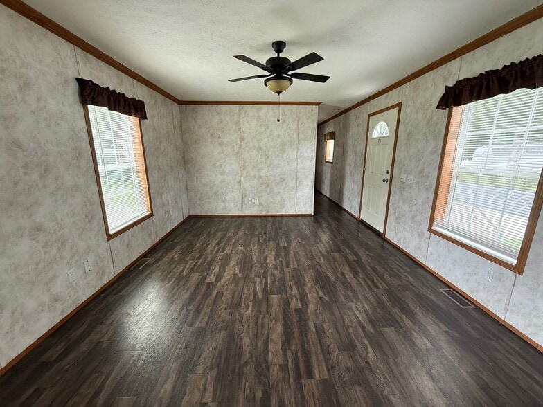 Building Photo - 518 S English Creek Rd