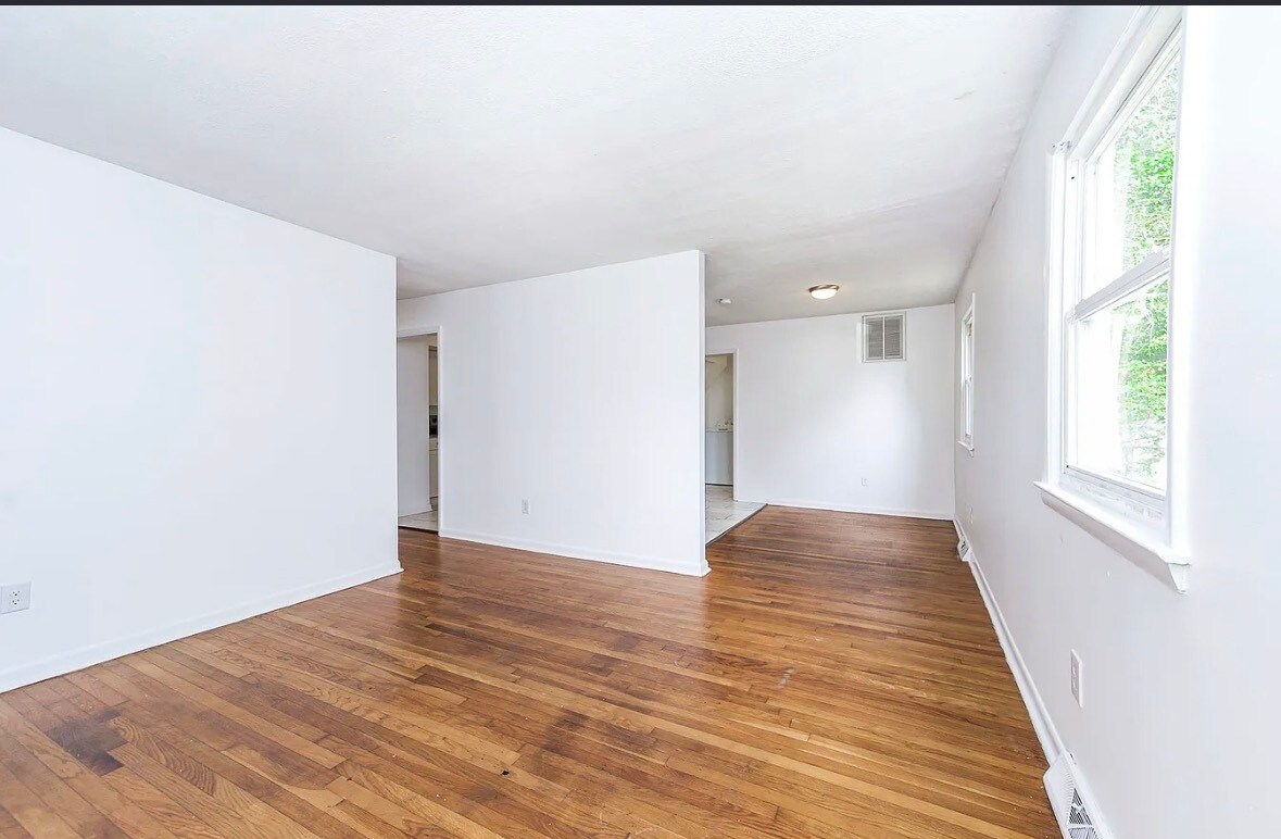 Building Photo - 1208 Louis Ln