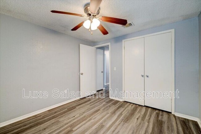 Building Photo - 8506 S Drexel Pl