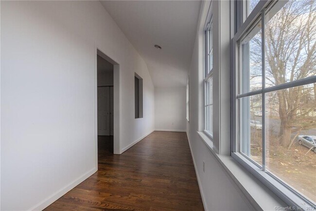 Building Photo - 340 Pleasantview Ave