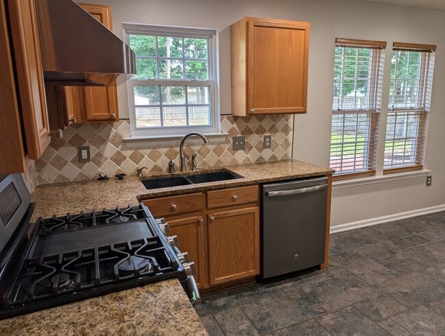 Building Photo - 9935 Redbud Tree Ct