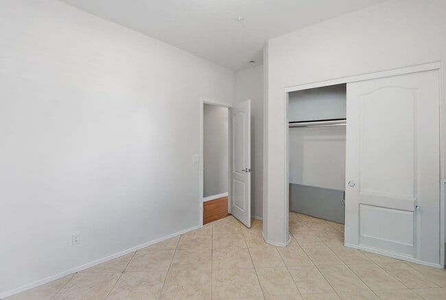 Building Photo - 881 S Porter St
