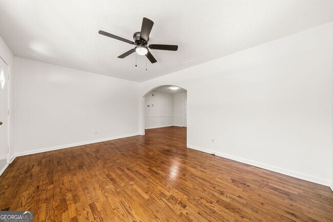Building Photo - 3940 Hubert Dr