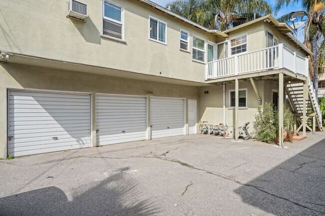 Building Photo - 11248 La Maida St