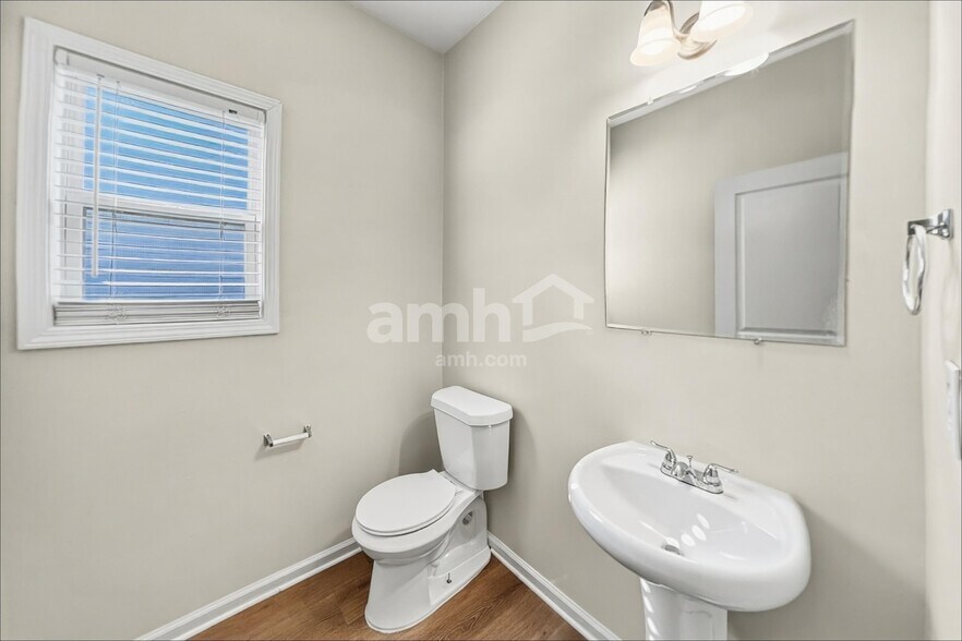 Building Photo - 1821 Stoney Chase Dr